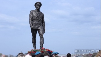 Памятник одному из родоначальников ВДВ установили в Приднестровье Памятник одному из родоначальников ВДВ установили в Приднестровье
